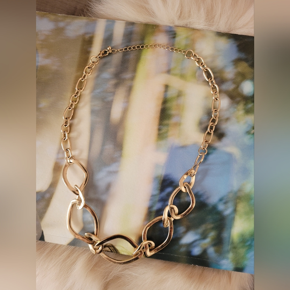 Elegant Gold Chain Necklace